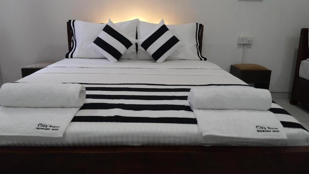 אנוראדפורה Aura City Hostel מראה חיצוני תמונה